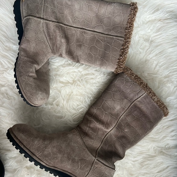 Stuart weitzman womens Tan Winter Boots 8.5